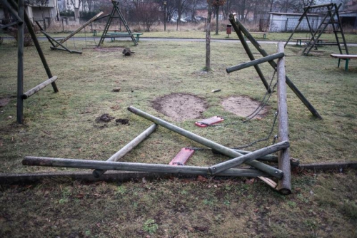 Sprawcy dewastacji parku - przepraszają